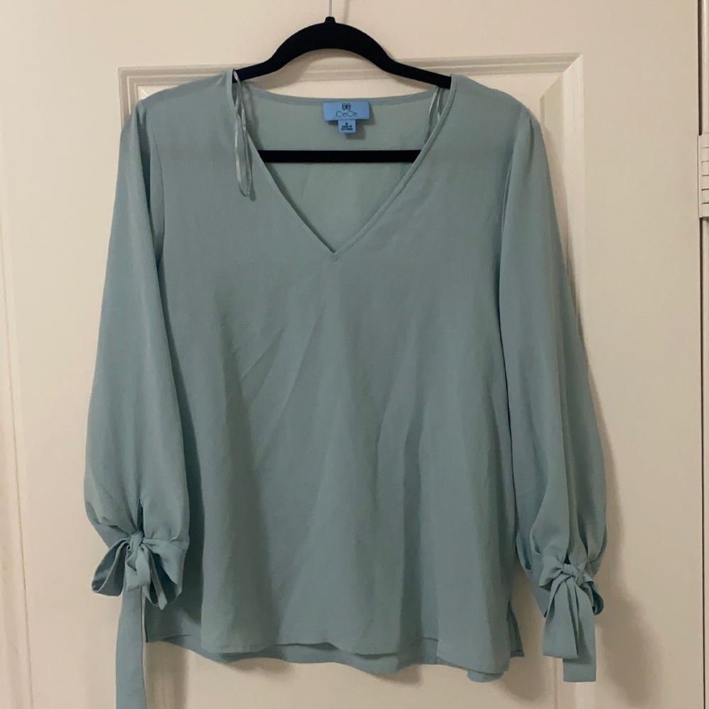 FREE SHIPPING Flowy V-Neck